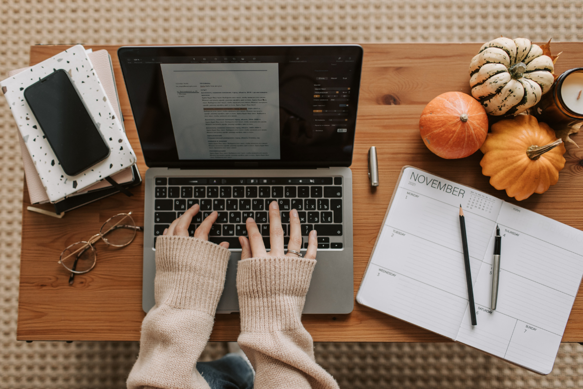 AI Content vs Human Content: What Ranks Better in 2026